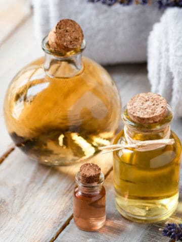 Amber glass bottle of honey moisturizing bath soak.